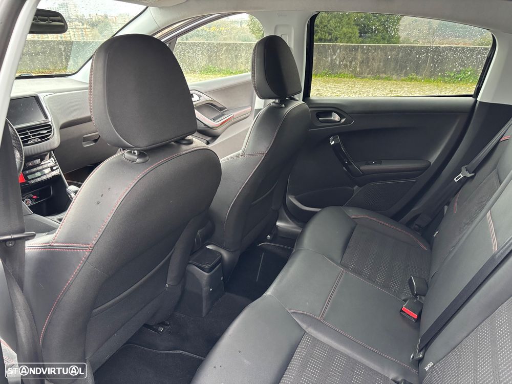 Peugeot 208 1.2 PureTech GT Line - 11