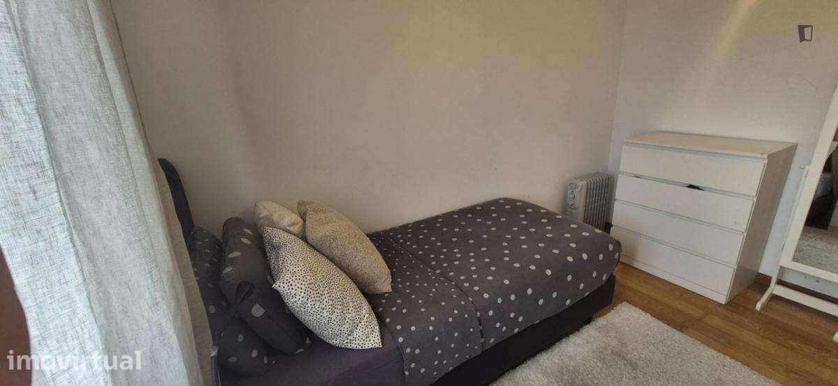 Quarto - localizado em Carcavelos Lisbon - Grande imagem: 3/10