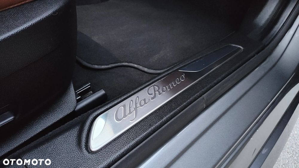 Alfa Romeo Giulia 2.2 Diesel AT8-Q4 Veloce - 25