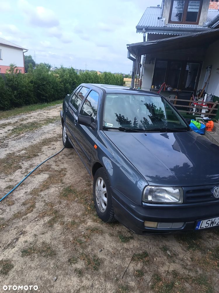 Volkswagen Vento 1.8 GL - 5