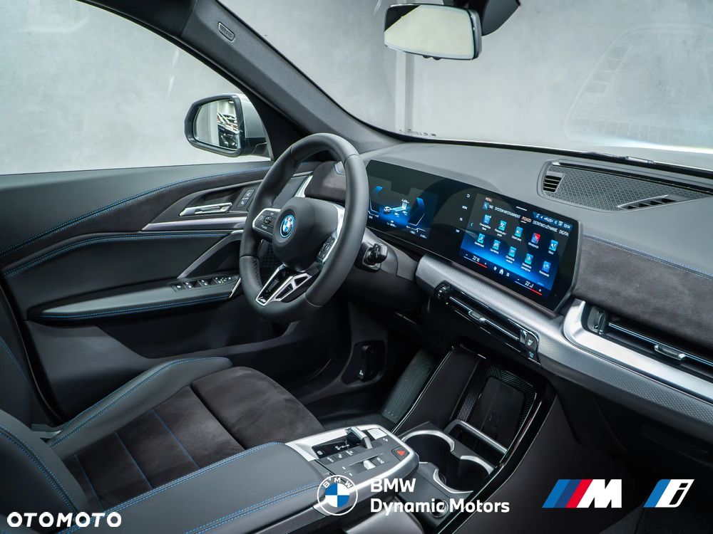 BMW iX1 eDrive20 M Sportpaket - 22