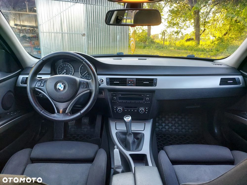BMW Seria 3 320i - 9