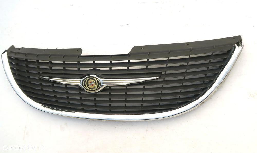 CHRYSLER VOYAGER 4 IV RG 2000 - 2004 grill ATRAPA logo chrom ORYGINAŁ OE - 3