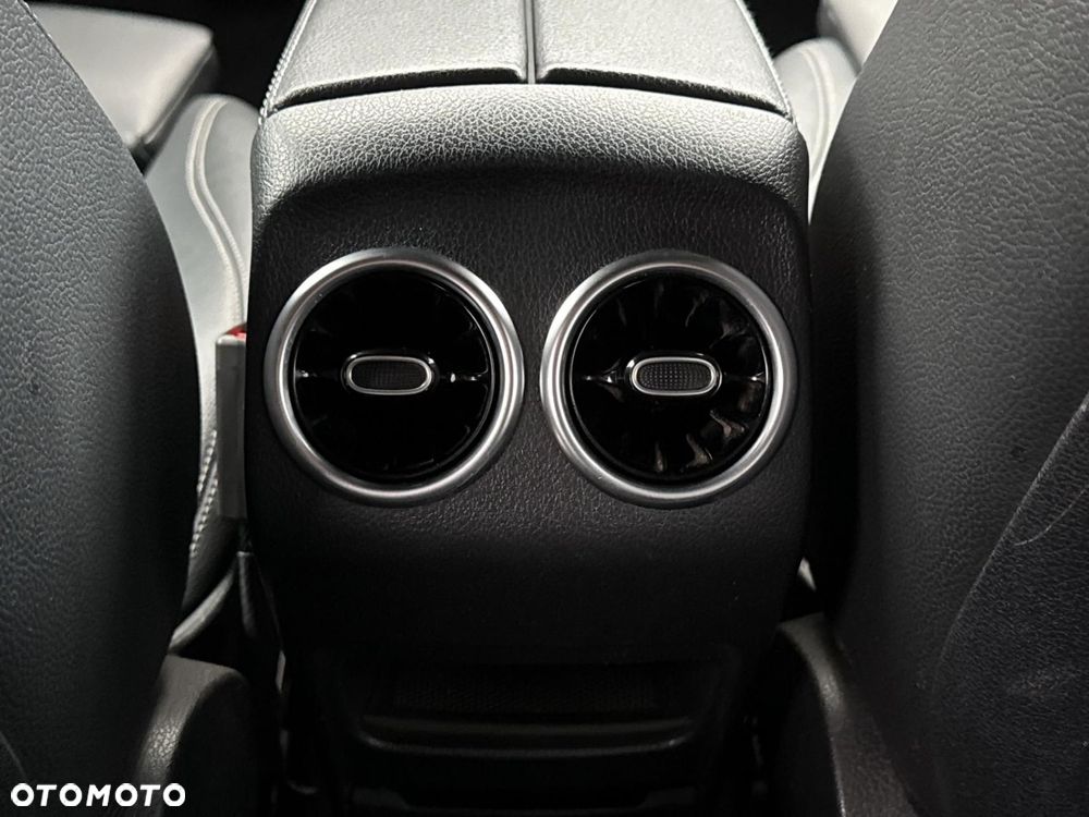 Mercedes-Benz GLB - 15