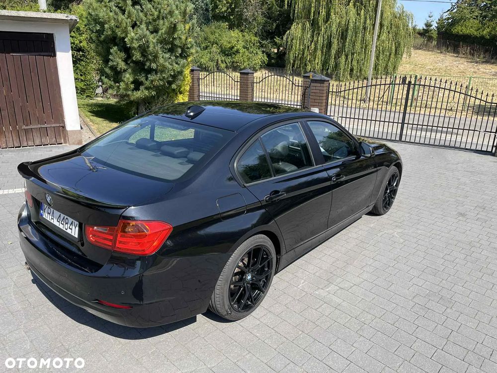 BMW Seria 3 318d Sport Line - 9