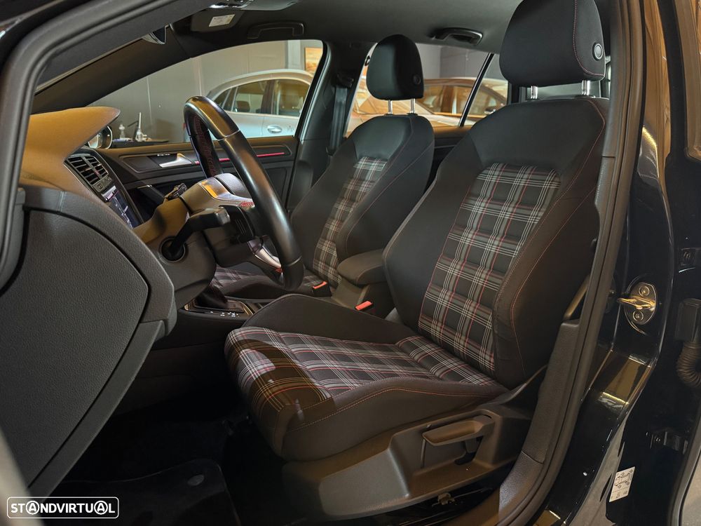 VW Golf 2.0 TSI GTI DSG Performance - 21