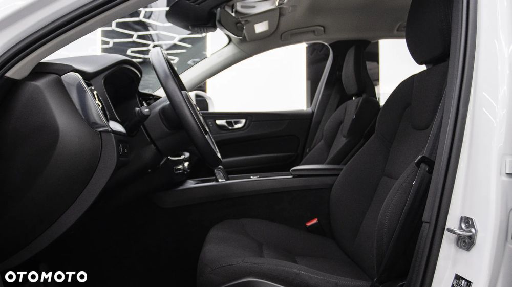 Volvo XC 60 B4 D AWD Momentum Pro - 19