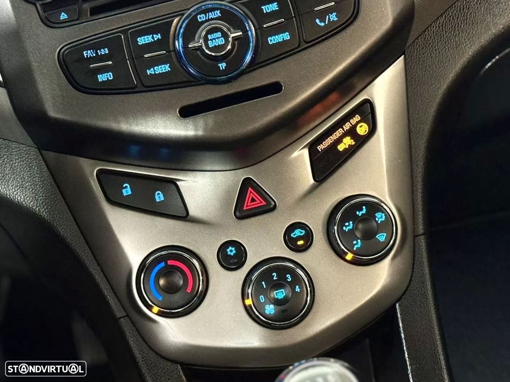 Chevrolet Aveo 1.2 LT - 23