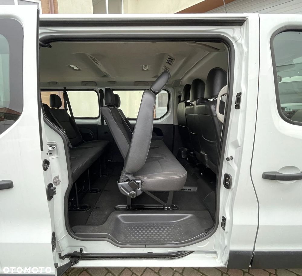 Nissan Trafic Vivaro 9-OSOBOWY - 30