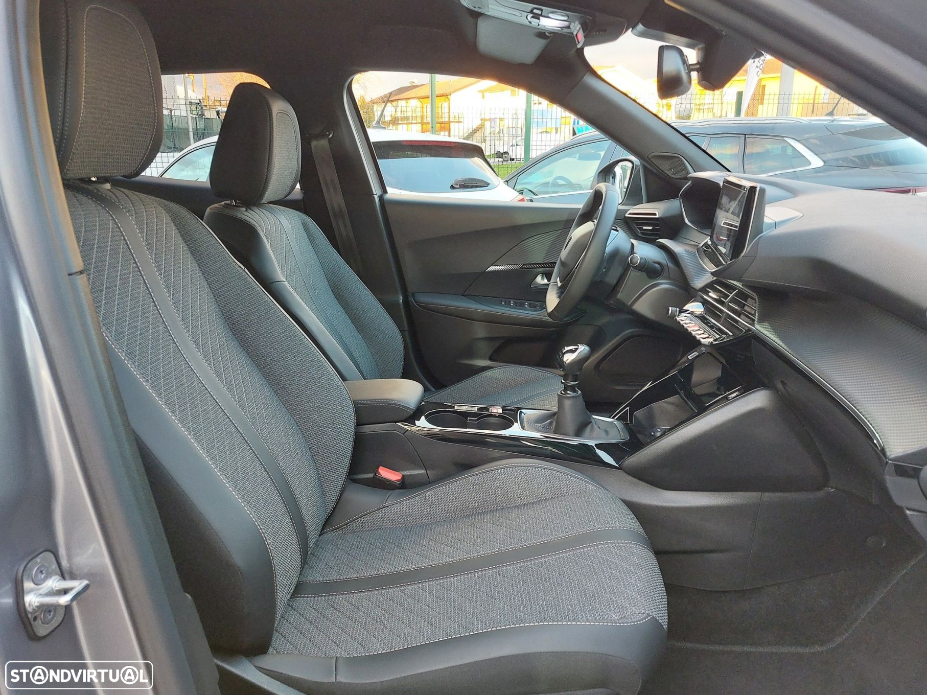 Peugeot 2008 1.2 PureTech Allure - 20