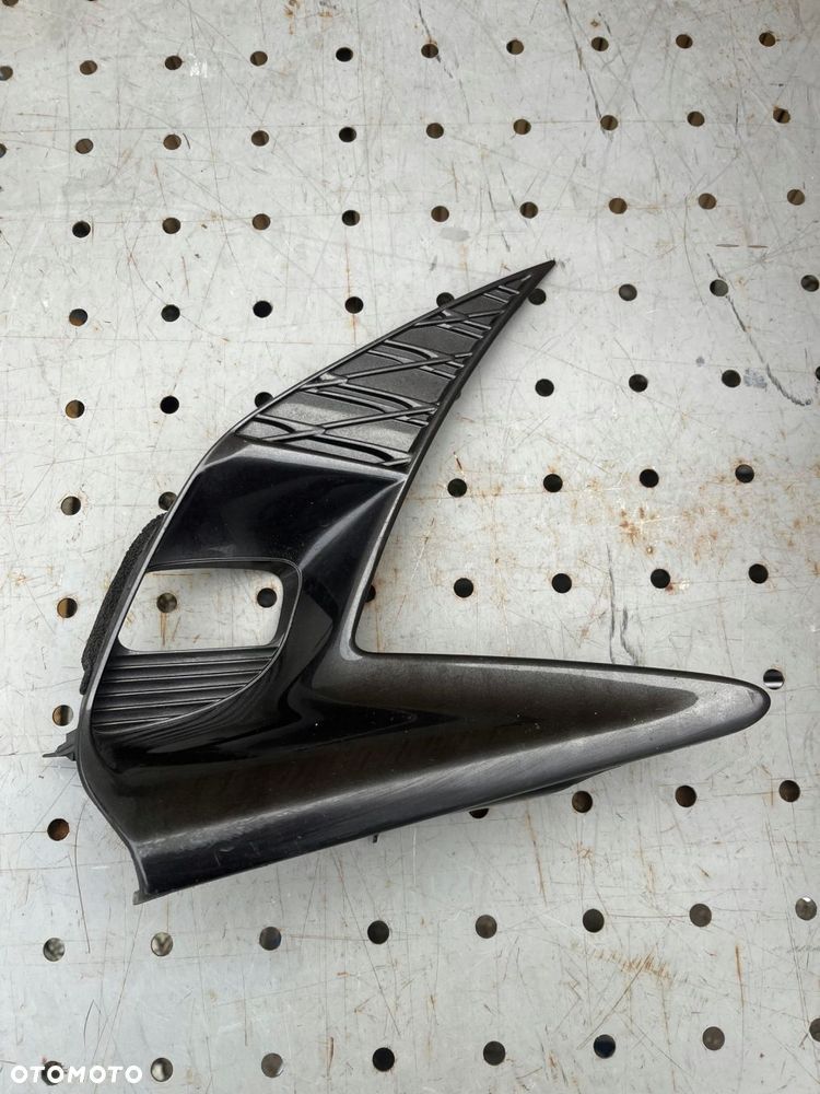 Lexus GS 15-18 kratka halogenu prawa - 1