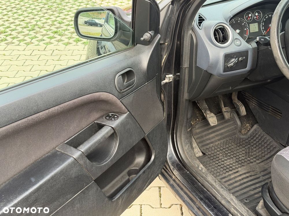 Ford Fiesta 1.3 Ambiente - 8