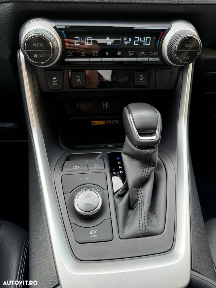 Toyota RAV4 Luxury 2.5 HYBRID 222CP AWD - 22