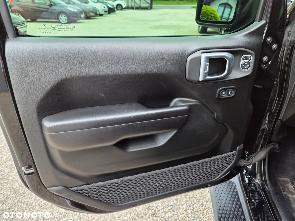 Jeep Wrangler - 16
