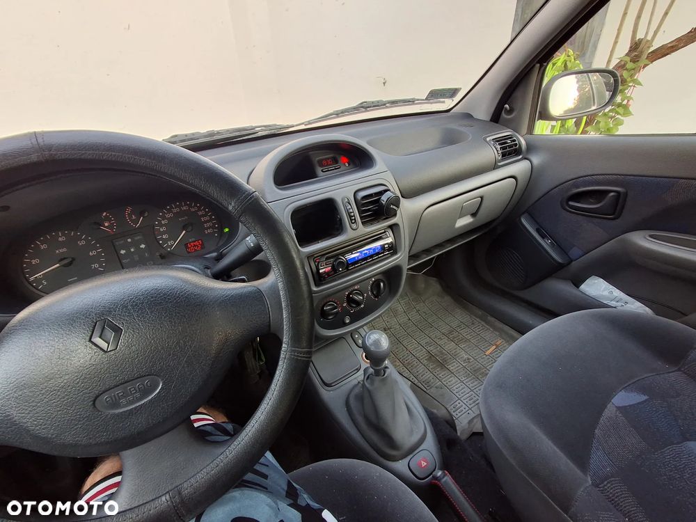 Renault Clio 1.2i RN - 10