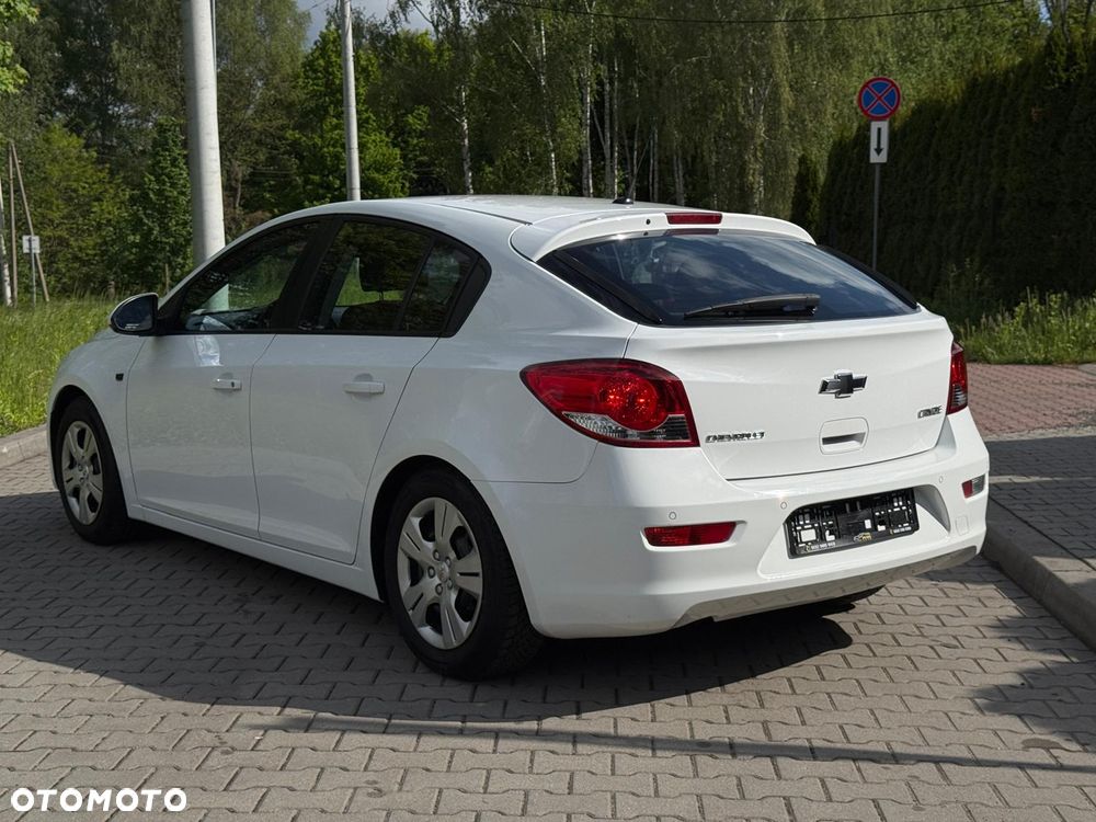 Chevrolet Cruze 1.6 LT - 8
