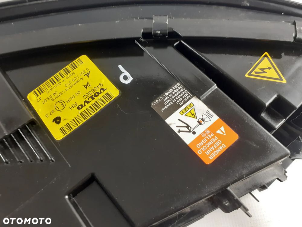 Volvo C70 06-10r Lampa prawa xenon - 9