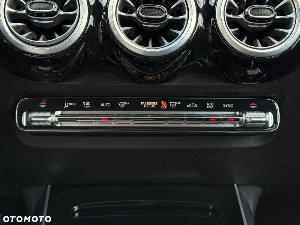 Mercedes-Benz GLB 200 d AMG Line 8G-DCT - 23