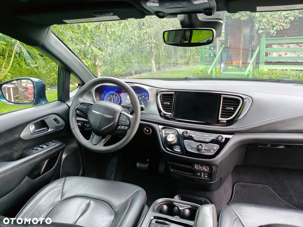Chrysler Pacifica - 8