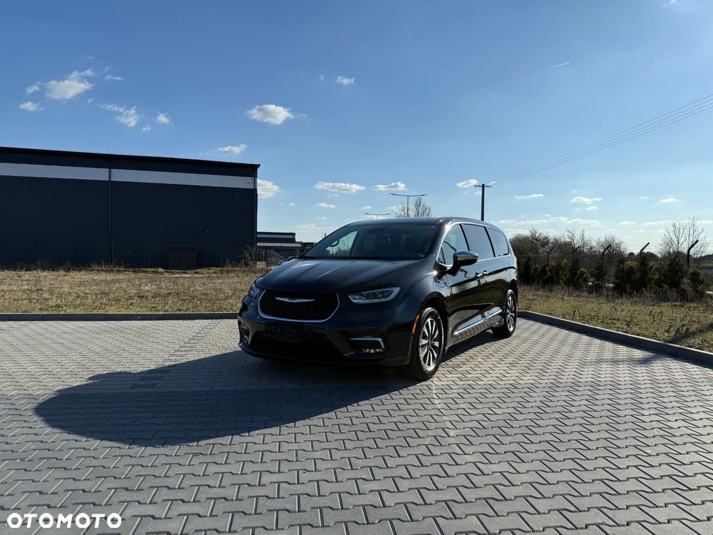 Chrysler Pacifica - 4