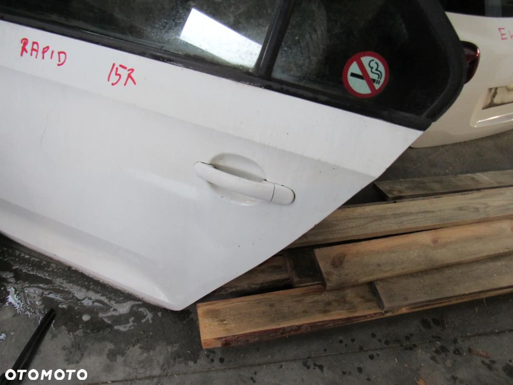 skoda rapid tył lewe drzwi HB 2015r - 2