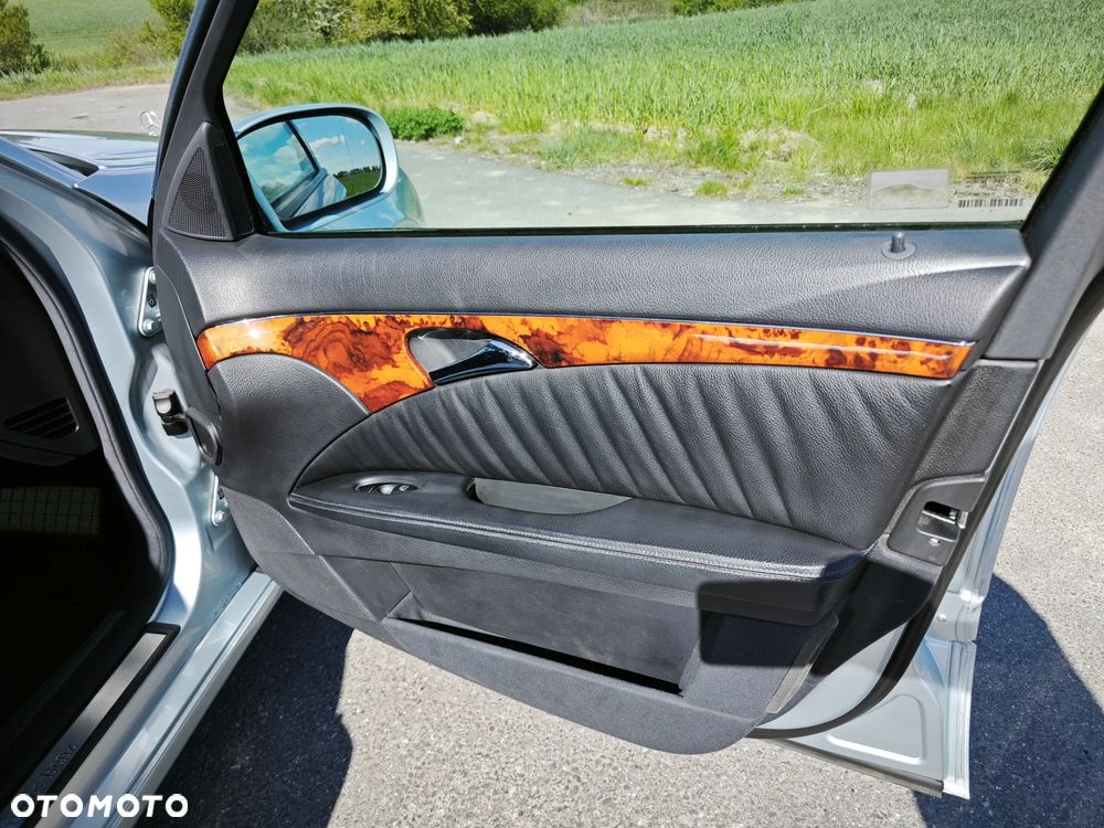 Mercedes-Benz Klasa E 320 T 4-Matic Elegance - 21