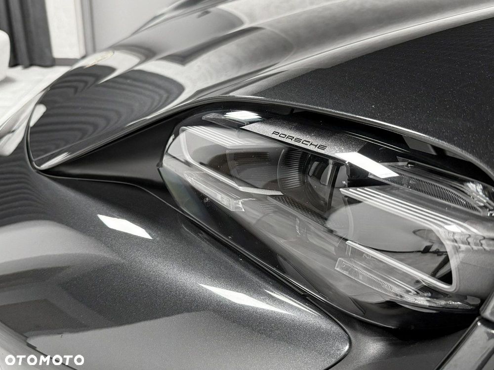 Porsche Taycan - 10