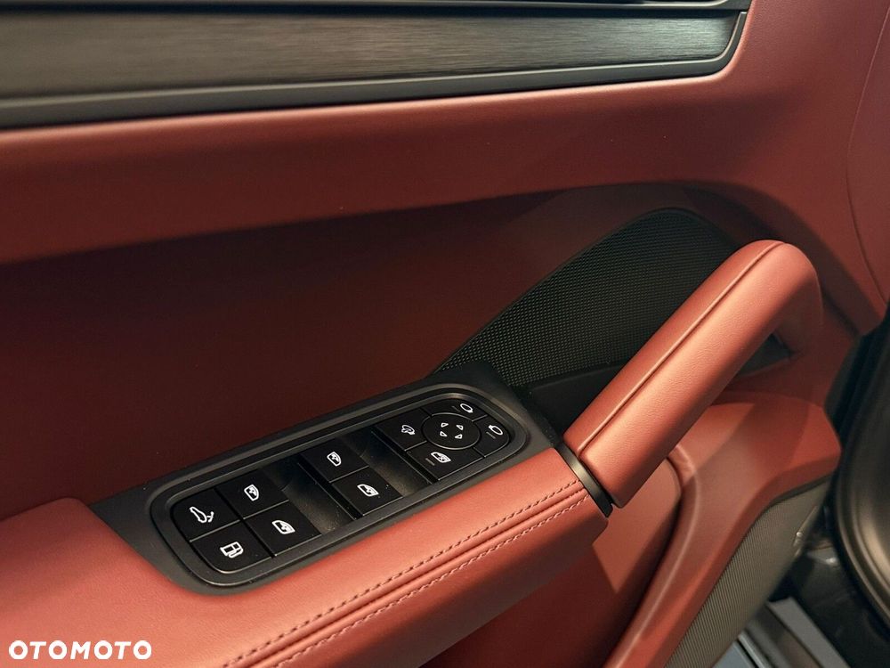 Porsche Cayenne - 16