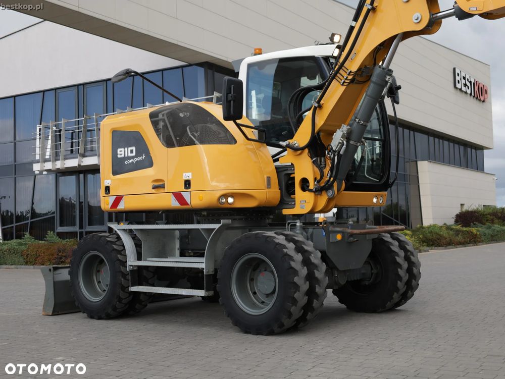 Liebherr A910 Compact - 2