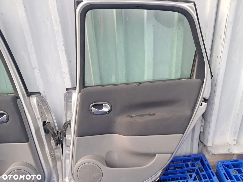 Renault Scenic II 1.6 Benzyna Drzwi - 16