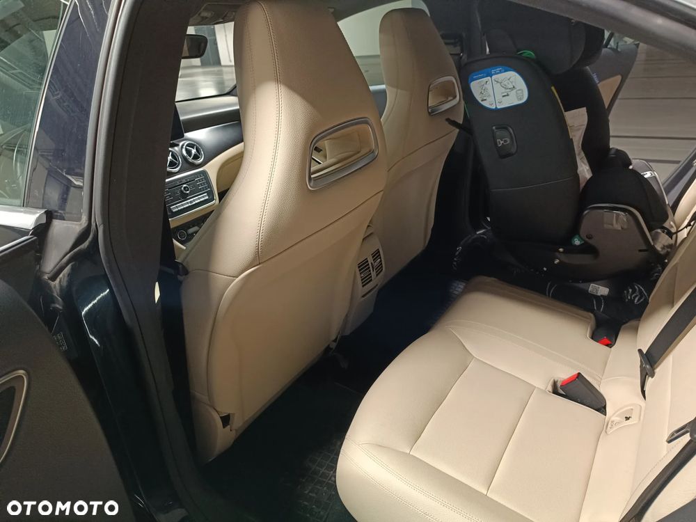 Mercedes-Benz CLA 250 4Matic 7G-DCT - 12