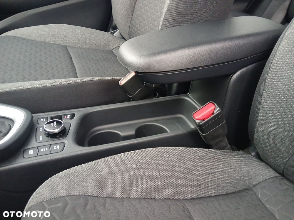 Toyota Yaris Cross Hybrid 1.5 Comfort 4x4 - 31