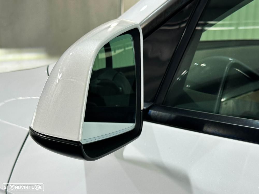 Tesla Model Y Long Range Dual Motor AWD - 19