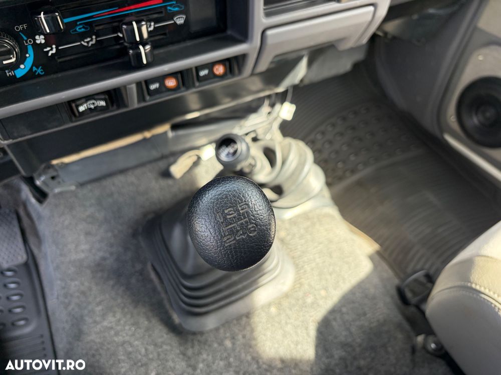 Toyota Land Cruiser - 27