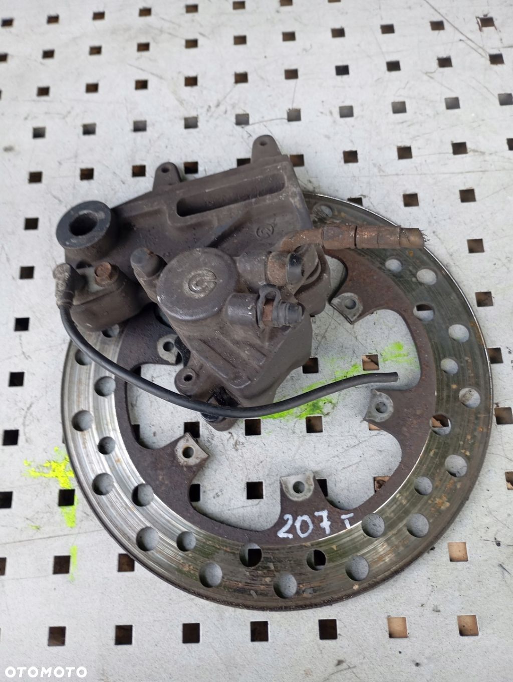 BMW F 650 GS 00-08 ZACISK TYL - 1