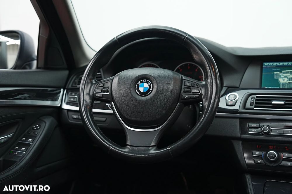 BMW Seria 5 525d Aut. Luxury Line - 29
