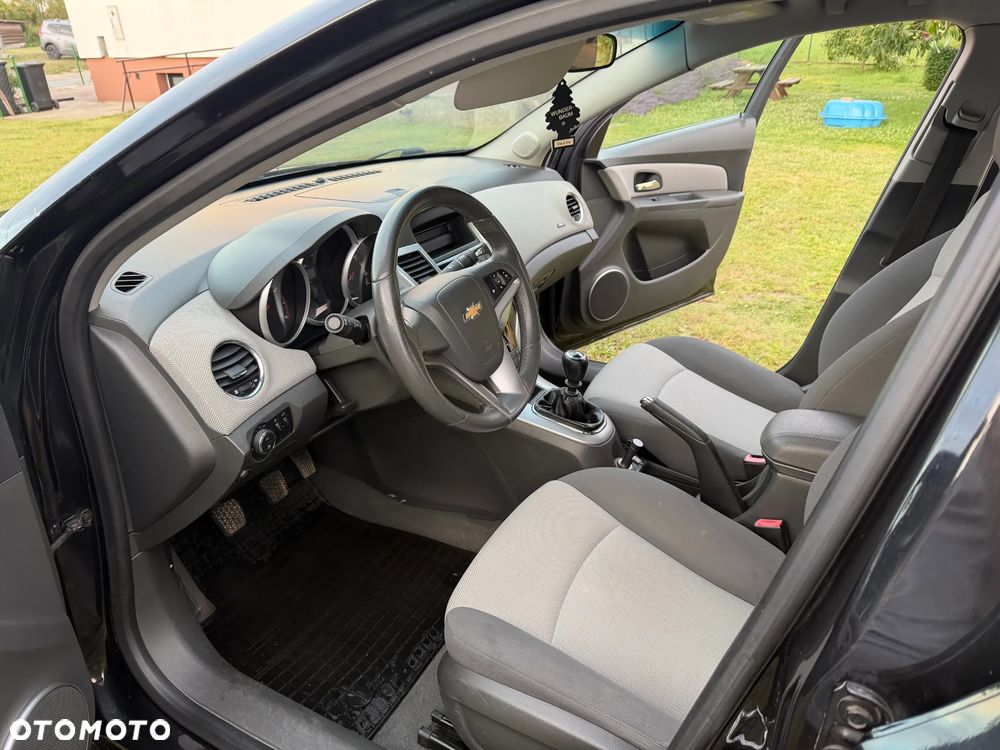 Chevrolet Cruze 1.6 LS - 8