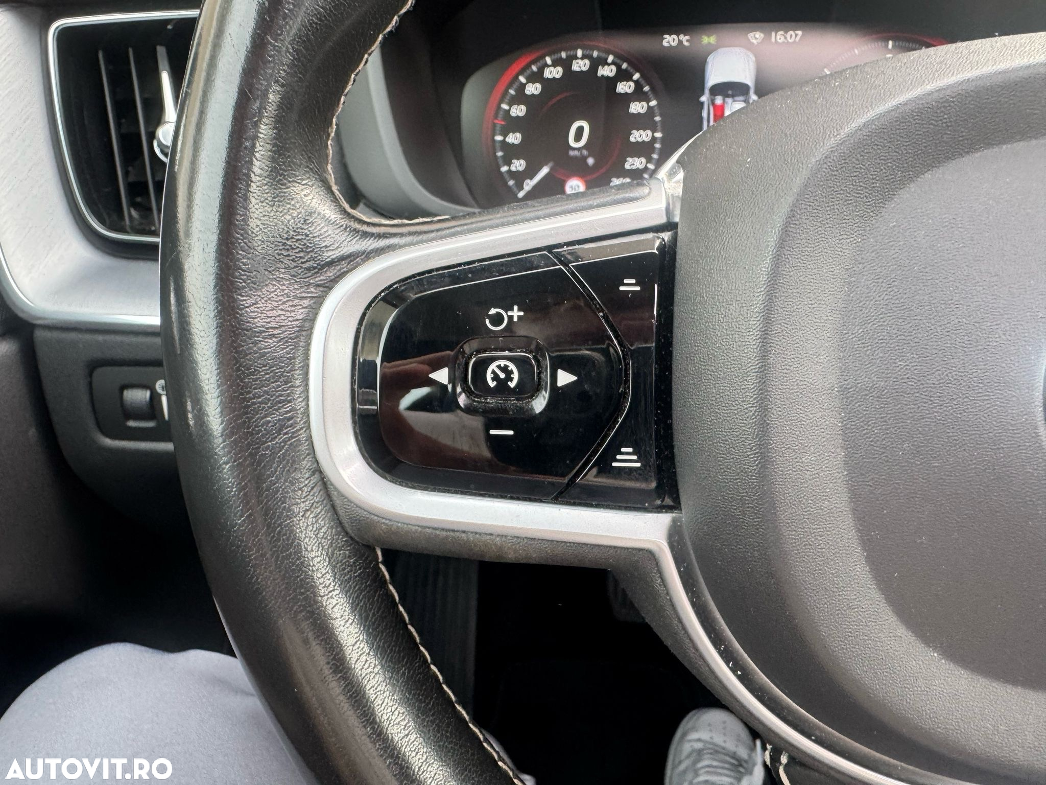 Volvo XC 60 D4 Geartronic Momentum - 16