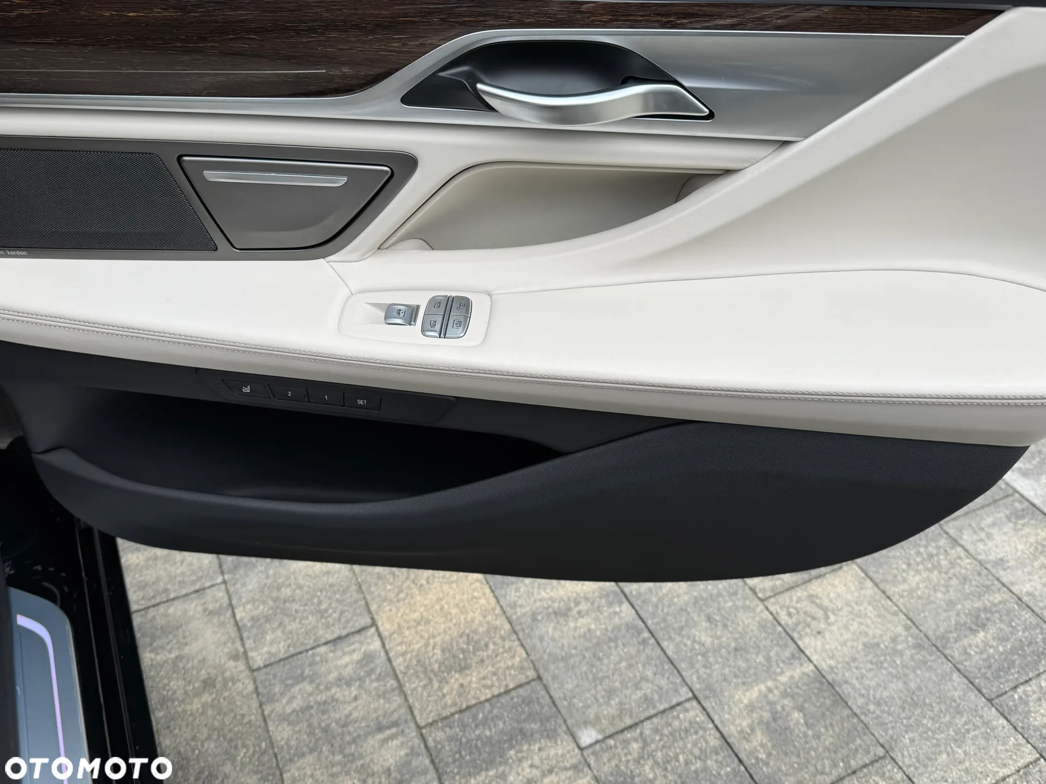 BMW Seria 7 750i xDrive - 31