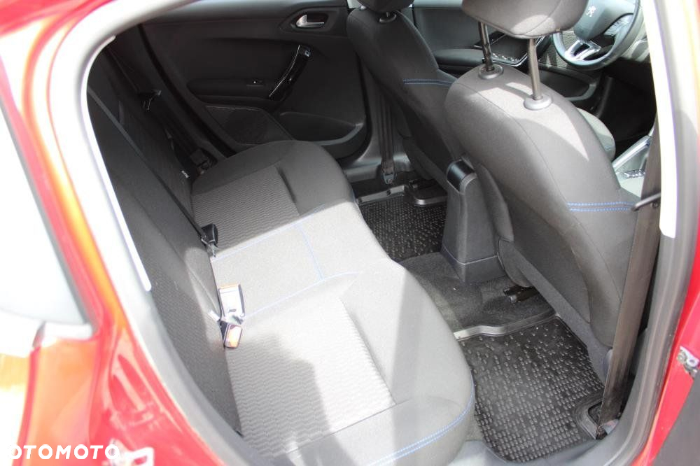 Peugeot 208 - 14
