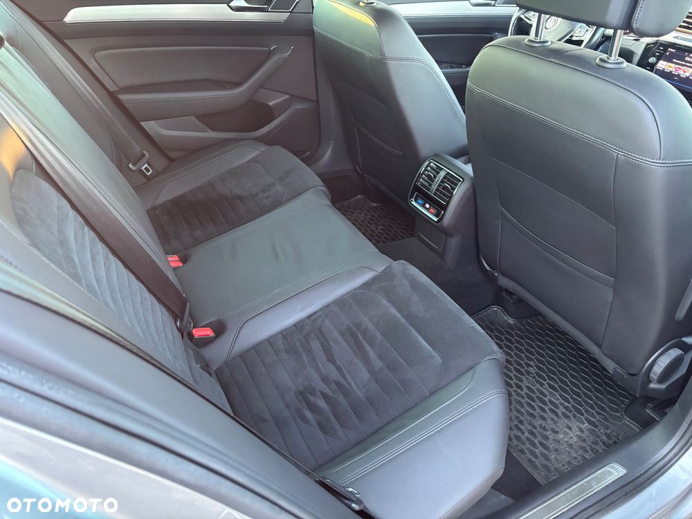 Volkswagen Passat - 11
