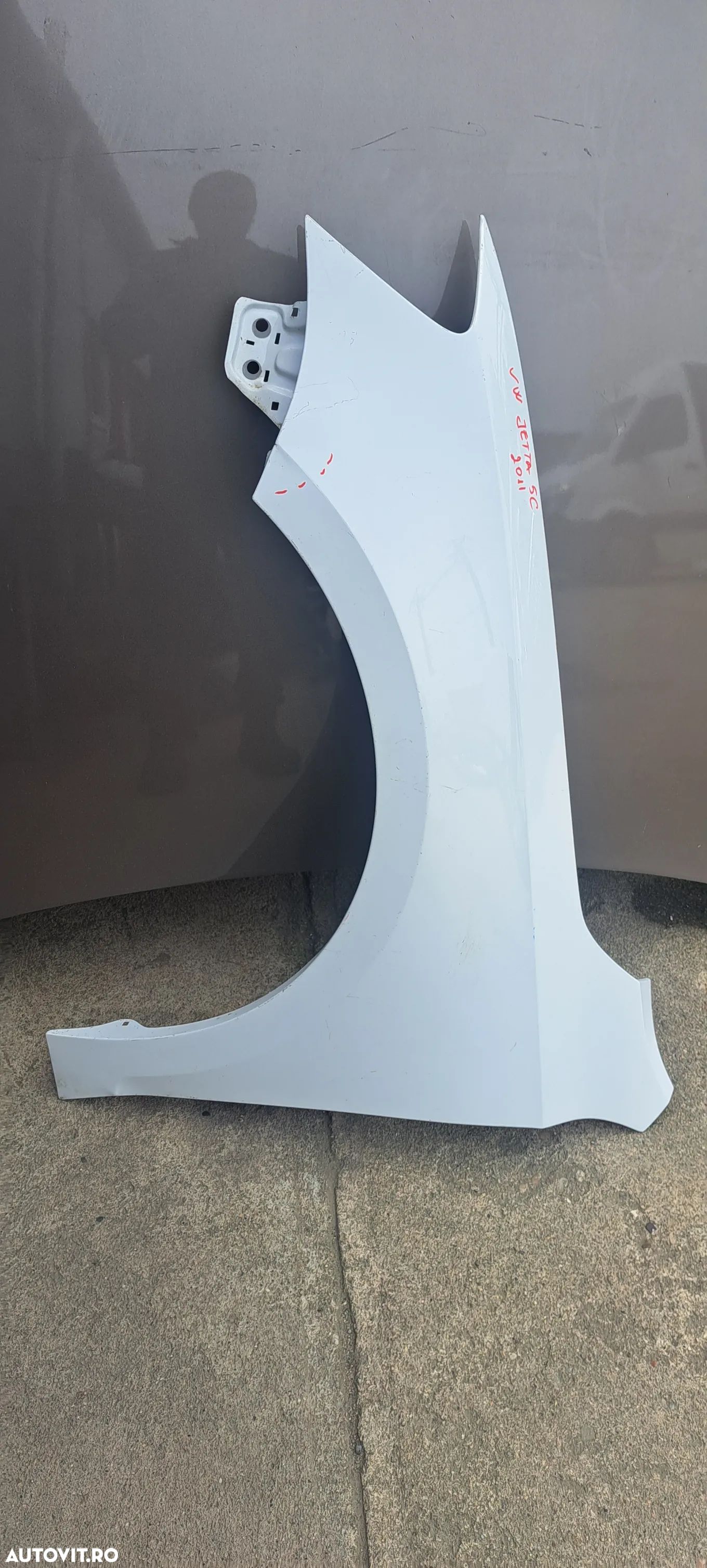 Aripa stanga fata Volkswagen Jetta 5C 2011 - 1
