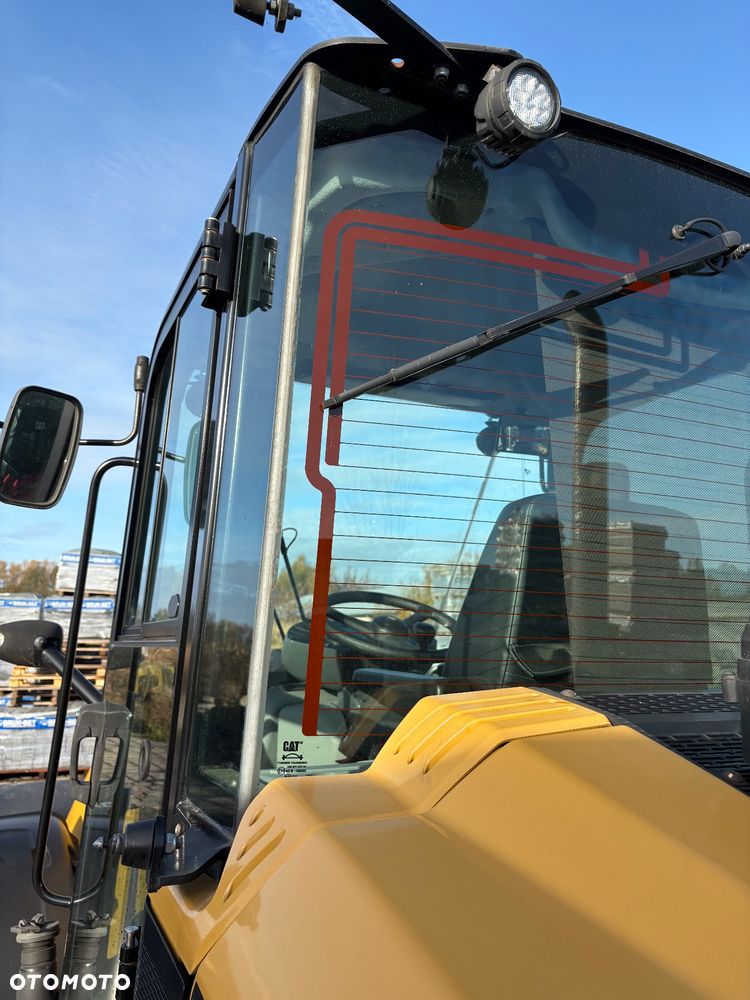 Caterpillar 906M - 3