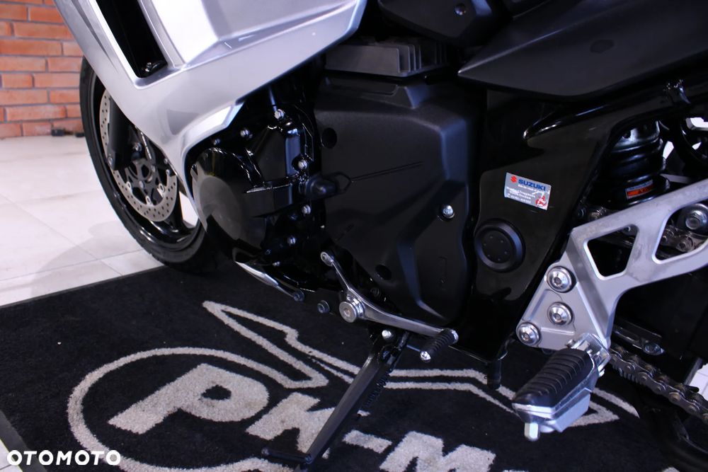 Suzuki GSX - 29