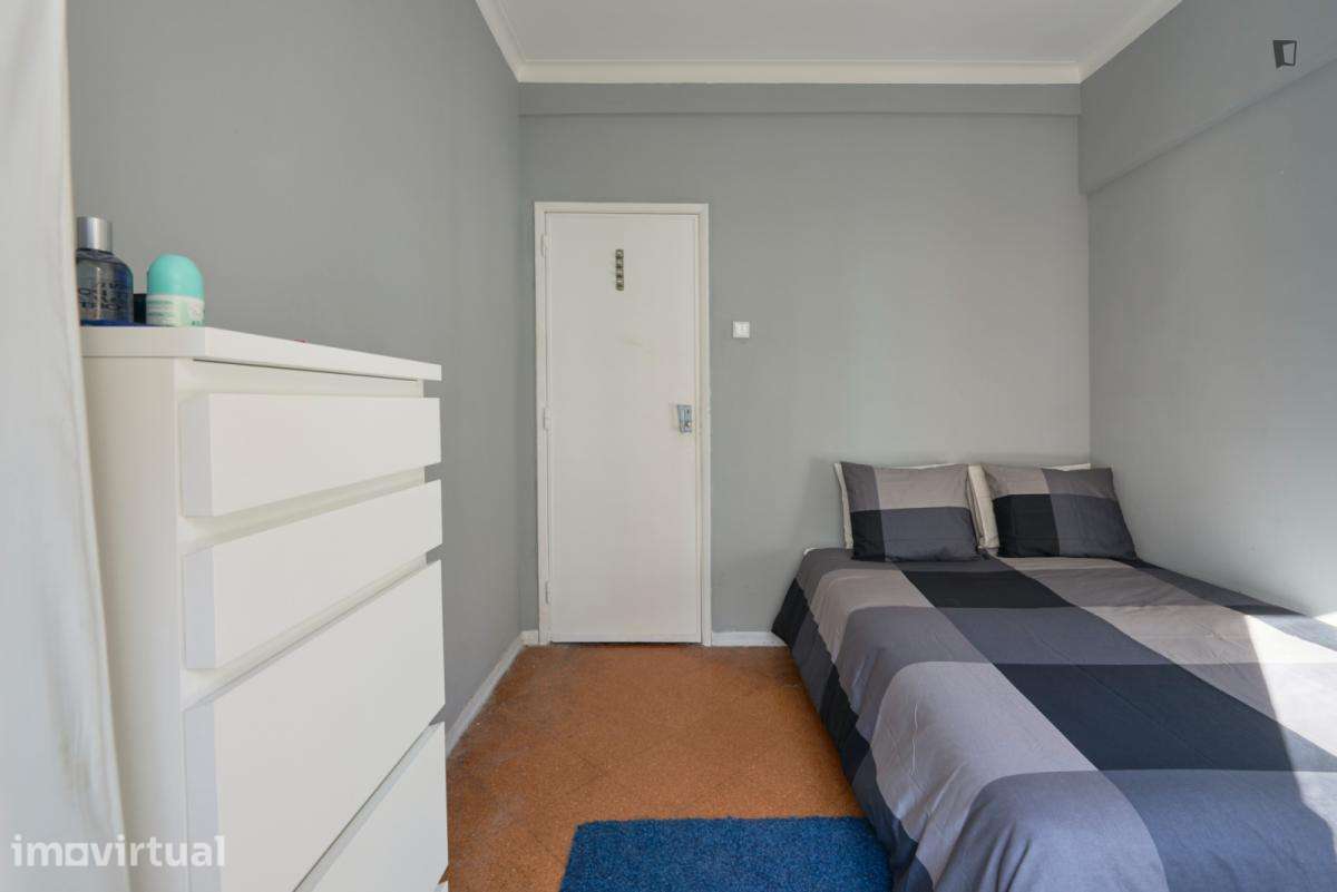 Quarto - localizado em Benfica Lisbon - Grande imagem: 5/26
