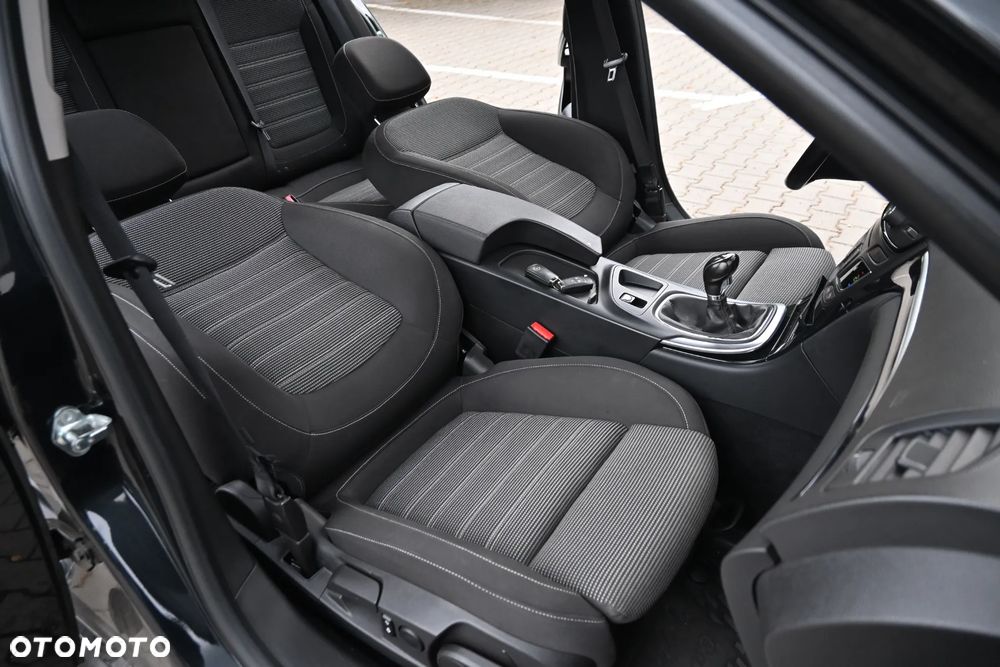 Opel Insignia CT 2.0 CDTI 4x4 Exclusive S&S - 27
