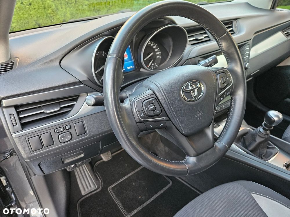 Toyota Avensis - 24