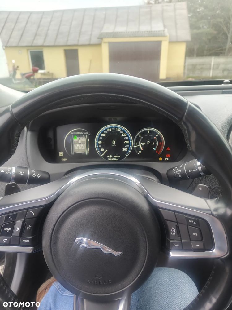 Jaguar XE 2.0 D AWD Portfolio - 33