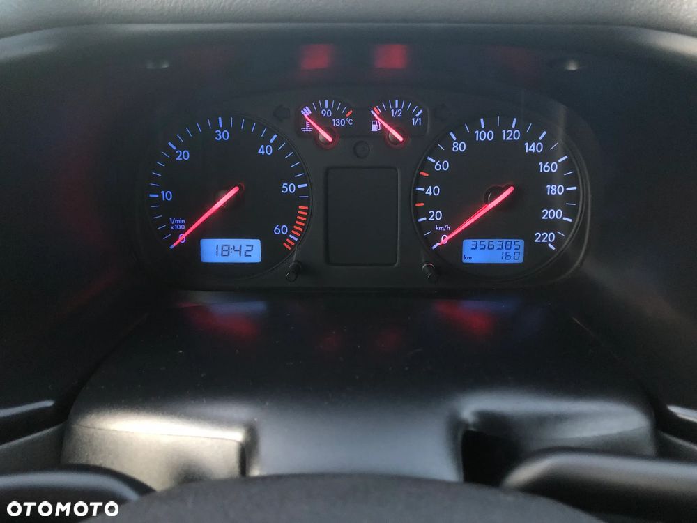 Volkswagen Transporter - 24