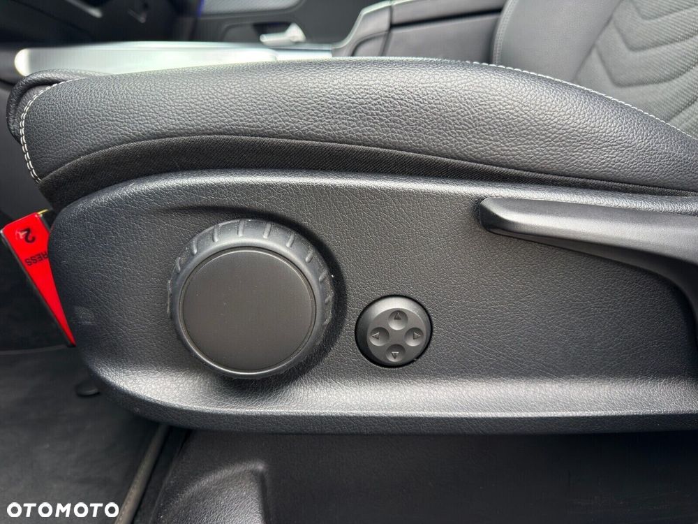 Mercedes-Benz GLB 200 Progressive 7G-DCT - 16